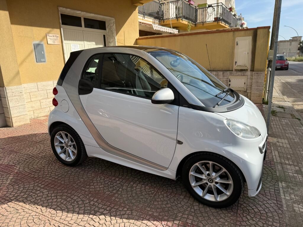 Immagine di SMART FORTWO 1.0 71CV CON SERVOSTERZO